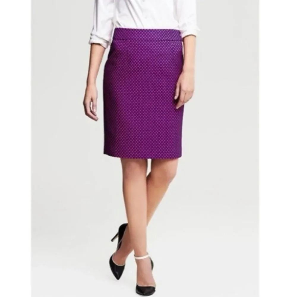 BANANA‎ REPUBLIC Woven Fuchsia Skirt in Wild Orchid